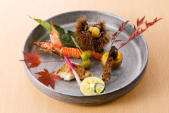 秋の八寸。加賀北陸の旬の味覚を一皿に 秋の八寸。加賀北陸の旬の味覚を一皿に