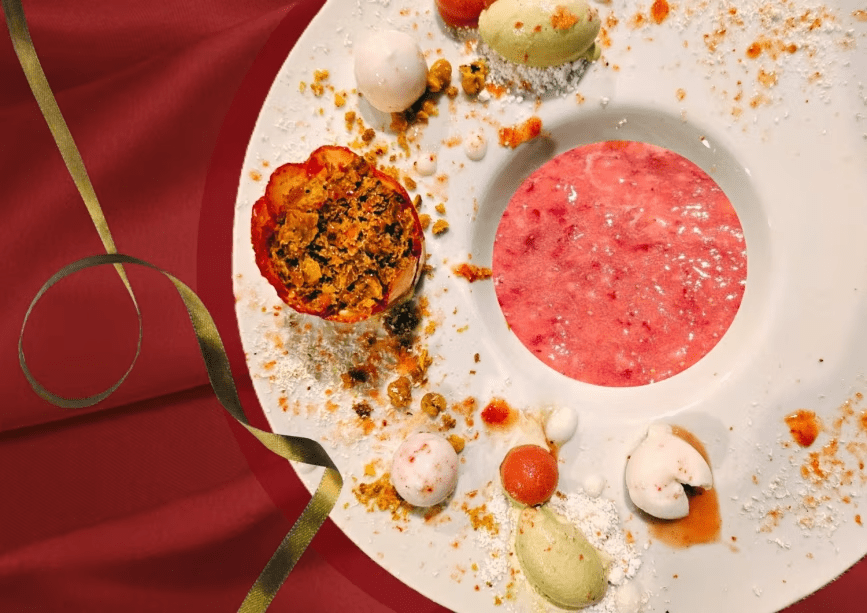 【日帰り夕食】【バレンタイン限定】地元農家直送苺が主役のフレンチ&times;ピアノ生演奏