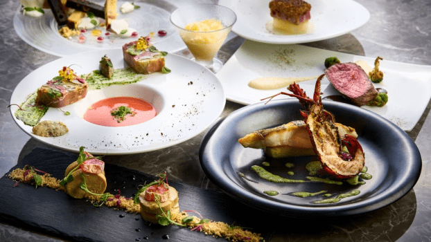 【日帰り夕食】【バレンタイン限定】地元農家直送苺が主役のフレンチ&times;ピアノ生演奏