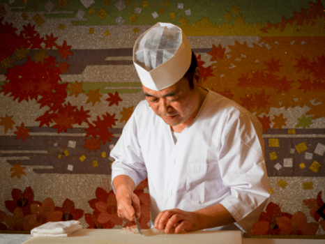 【食への心】 ただひたむきに、感動をもたらす食を追求する姿勢は、その盛付けの繊細さ、器選びに現れます