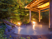 【満月庵】 月の光が差し込む、自然にひらかれた癒しの露天風呂