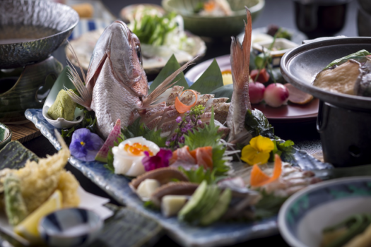 鯛の姿盛り（※料理写真はイメージです）