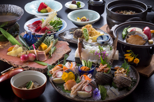 『瀬戸内産の旬の地魚お造り盛り合わせ』×『アワビの踊り焼き』付会席（※料理写真はイメージです）