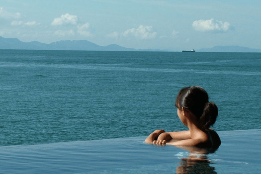 空と海と一体となったインフィニティ露天風呂