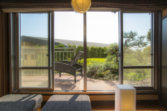 和室10畳<磯浜庭園を望むテラス付客室>ウッドデッキに出て頂きますと海もご覧いただけます。 和室10畳<磯浜庭園を望むテラス付客室>ウッドデッキに出て頂きますと海もご覧いただけます。