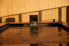 <絶景海側/夕凪フロア>【紅碧】テラスの中央に開放感のある露天風呂を備え、瀬戸内海の絶景を堪能頂けます <絶景海側/夕凪フロア>【紅碧】テラスの中央に開放感のある露天風呂を備え、瀬戸内海の絶景を堪能頂けます