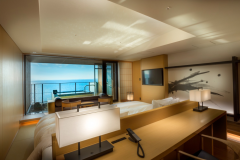 <絶景海側/夕凪フロア>【紅碧】シモンズベッドツイン×2台(140cm×205cm)を完備、ごゆっくりとお寛ぎ下さい <絶景海側/夕凪フロア>【紅碧】シモンズベッドツイン×2台(140cm×205cm)を完備、ごゆっくりとお寛ぎ下さい