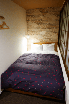 スーペリアドミトリールーム（ダブルベッド、男女相部屋8名、7歳以上専用）