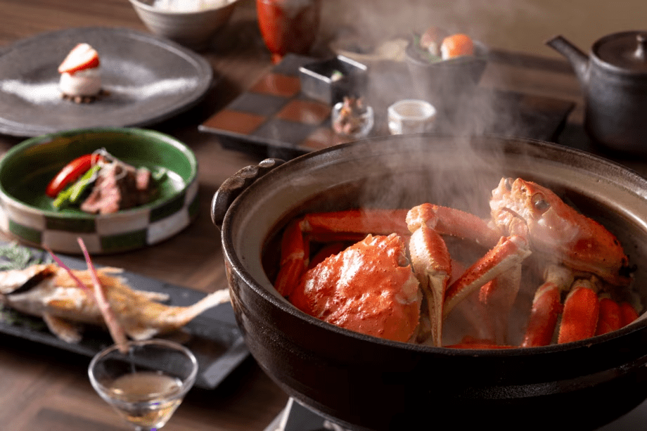 【冬・活ガニ蒸し焼き】活きたカニを目の前で蒸し上げる＜活ガニ蒸し焼き＞は、 蒸すことで旨味を凝縮！