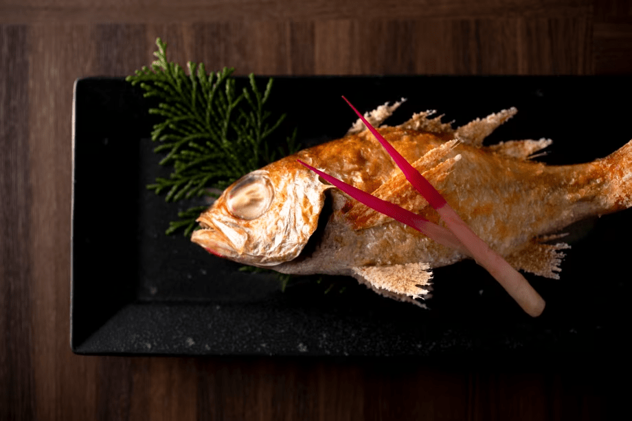 【通年・のどぐろ塩焼き】脂の乗ったのどぐろを丁寧に塩焼きに。香ばしい皮目と、上質な白身を味わう。