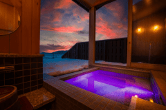 【102・海】トロトロ泉質の湯に浸かると、まるで海に浮かんでいるようなインフィニティ温泉客室露天風呂。