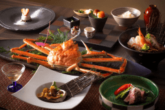 【冬・旬替り会席】茹で松葉ガニ＆但馬牛ステーキ＆活鮑バター焼きを味わう冬の美味饗宴。
