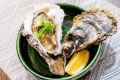【夏・岩牡蠣】夏限定の人気食材・海のミルクと呼ばれる大きな「岩牡蠣」は、蒸し焼きでどうぞ。