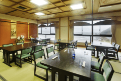 海の見えるお食事処※衝立を入れる場合がございます