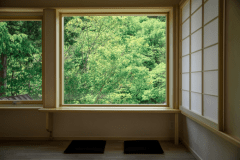 雄大な庄川を望みながら、ゆっくりとした時間をお過ごしいただけます。