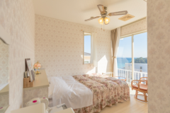 1Fセミダブルルームは一人旅のお客様や若いカップルさん向けのお部屋