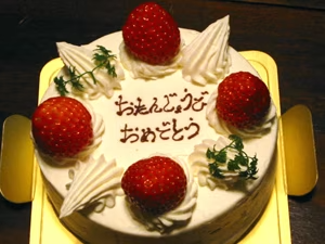 生クリーム　ホールケーキ　４号サイズ