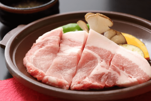 【料理特典】お部屋おまかせの分、夕食グレードアップ！選べる『メイン料理2品』