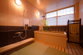 特別室　葉山の「ひのき風呂」。源泉かけ流しの温泉を満喫下さい。
