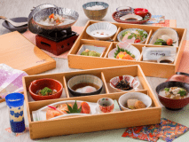 ☆気軽に木曽路旅☆車でも電車でも便利♪な駅前の宿朝の一杯に、コーヒーサービス付≪豪華２段玉手箱【木曽檜のしらべ】朝食付き≫