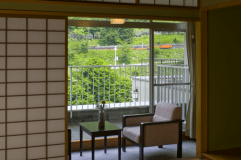 お部屋からトロッコ電車をご覧いただけます。