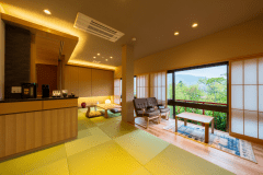 2022年リニューアルの本館2階（フロント階）の和洋室です。