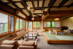 本館3階の和洋室のお部屋です。（フロントは2階にございます。）