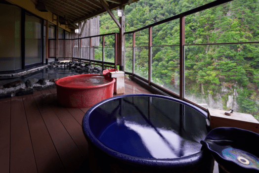 【全面ガラス張絶景露天風呂】ガラス張なので景色を思う存分楽しめます