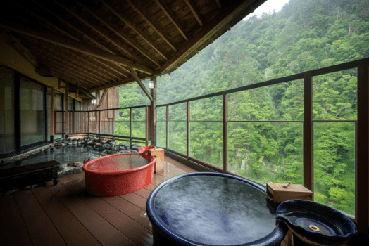 【全面ガラス張り絶景露天風呂】全面ガラス張りなので景色を存分に楽しむ事が出来ます
※当日と翌朝男女入替制でご入浴頂けます。