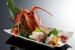 【大海老のお造り】ぷりぷり食感の海老をご賞味下さい。追加料理でご用意も出来ます。当日17：00迄承っております。