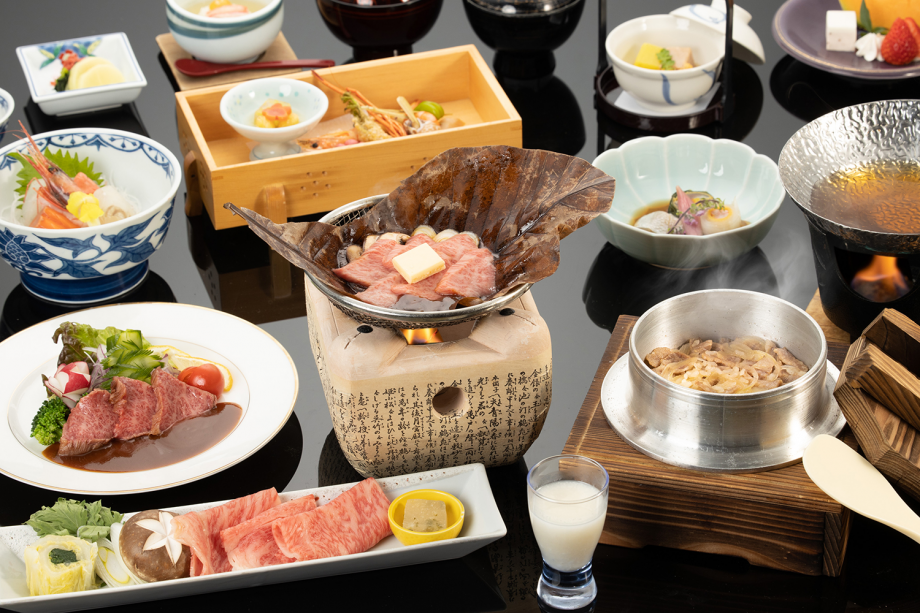 最高ランク飛騨牛をローストビーフ、朴葉味噌、味しゃぶ、釜飯でお召し上がり頂くごっつぉう御膳。飛騨牛をお召し上がり頂きたい方には絶対のおススメです。 最高ランク飛騨牛をローストビーフ、朴葉味噌、味しゃぶ、釜飯でお召し上がり頂くごっつぉう御膳。飛騨牛をお召し上がり頂きたい方には絶対のおススメです。