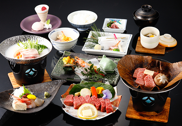 下呂の郷土料理【朴葉味噌焼き】とステーキに飛騨牛を使用した豪華会席料理。
当館板長創作のみるく鍋は、食欲をそそるシチューテイスト♪甘酒を元に作ったムースは、甘党必見♪ 下呂の郷土料理【朴葉味噌焼き】とステーキに飛騨牛を使用した豪華会席料理。
当館板長創作のみるく鍋は、食欲をそそるシチューテイスト♪甘酒を元に作ったムースは、甘党必見♪