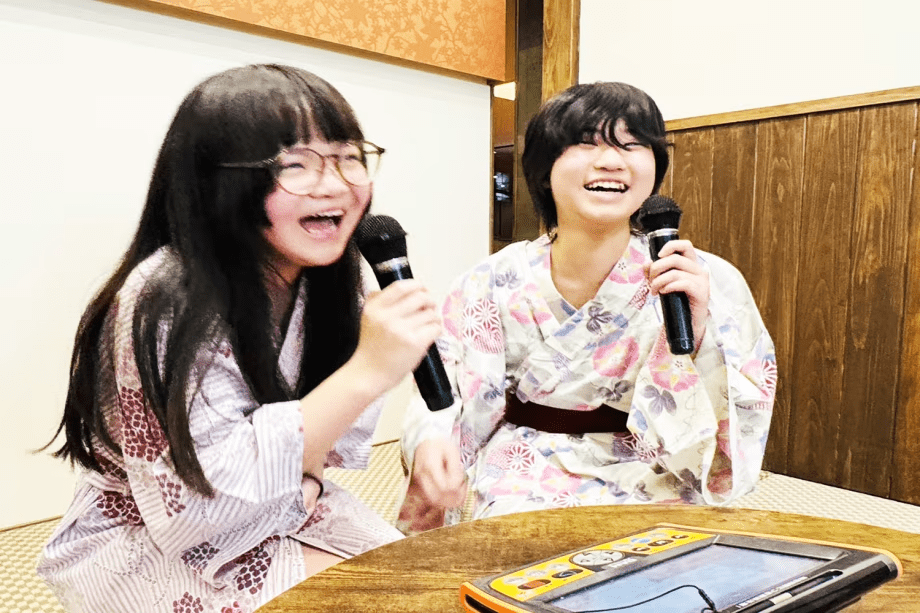 浴衣で歌えるカラオケルーム【蔵の音】-kuranone-　
畳だからみんなで歌える♪温泉旅行だから家族でカラオケも楽しめる♪
60分2名様～4名様2,200円～　貸切禁煙