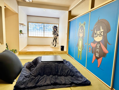 温泉むすめ下呂美月ちゃんが一杯の和室。
奥で一緒に記念写真をお撮りください。