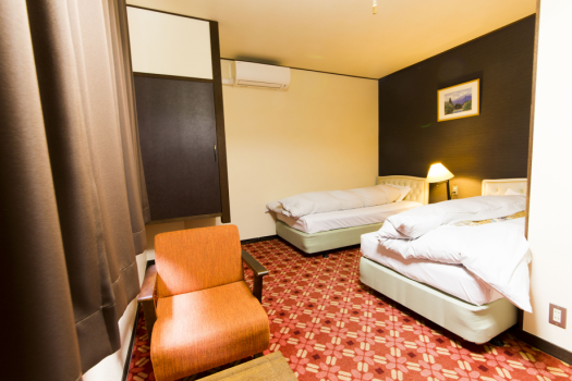 Twin bed room