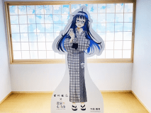 自撮り用の望川館の浴衣を着た下呂美月ちゃん。恥ずかしそうにピースする姿と一緒に記念写真をどうぞ♪