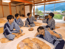 みんなで枕を並べて布団で寝る!!最近あまりない古き良き日本の習慣をお楽しみ下さい。