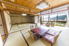 10帖+12.5帖の2間で構成される22.5帖。ふすまで間を閉じれます。最大11名様までご宿泊可能★