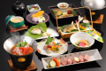 最高ランク飛騨牛を鉄板で焼いてお召し上がる夏のみのり会席。当館板長が地産地消と夏を組み込んで作るトマト鍋はおススメ♪鮎の塩焼き、朴葉すしは地元郷土料理になります。