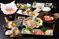 下呂温泉の温泉むすめ【下呂美月】ちゃんをイメージした会席料理【美月御膳】
最高ランクの飛騨牛を味しゃぶ、朴葉味噌焼き、ローストビーフでお召し上がり頂きます。
美月ちゃんの好物栃の実せんべい付きも嬉しい一品。