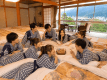 枕を並べてみんなでお休み♪和室ならではのお楽しみ!!
お休みの前の恋バナ!?秘密のお話!?は絶対ですね!!