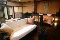 【和洋室六花選】
和と洋を兼ね備えた便利性の高い客室。ソファーに座ってゆっくり二人だけの時間をお過ごし下さい。