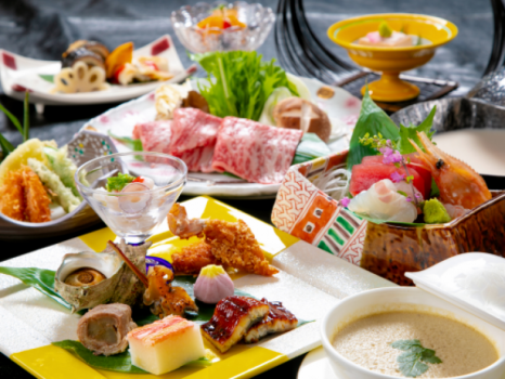 “季節の旬”を、見目・味・香りなど、【五感で楽しめるお料理】 にし、お席にお運びいたします