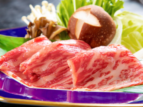 やわらかで上質な霜降りが魅力の福島牛。肉の旨みをあっさりと楽しめる『しゃぶしゃぶ』でどうぞ。