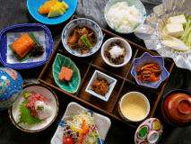 【朝食】 地元の旬の食材を、起きがけの体にやさしいお味に仕立てました。