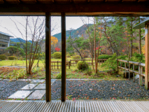 ■貴賓室-応接室-■ 1階に位置するため『庭園への散策』も自由にお愉しみいただけます