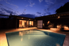 【花菖蒲-hanashobu-】「金温泉」「岩塩風呂」「薬湯」３種の露天風呂＆プール付　貸切ヴィラ