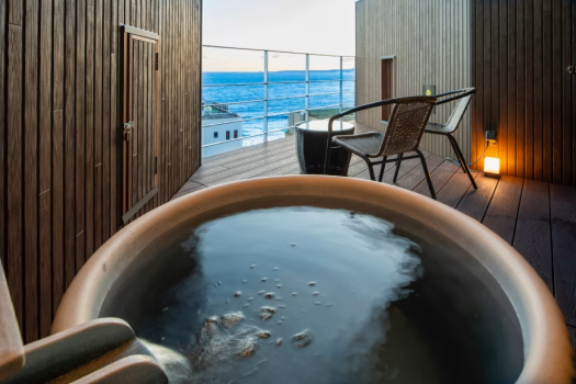 Modern Japanese Twin Room 707 with Open-Air Bath