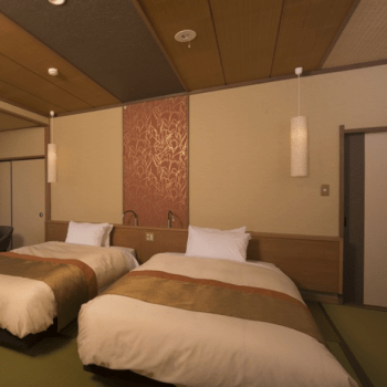 セミダブルサイズのベッドが2台のツインルーム