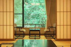 東館3階の和室10帖タイプには、窓側にイステーブルを備えた広縁もあります。